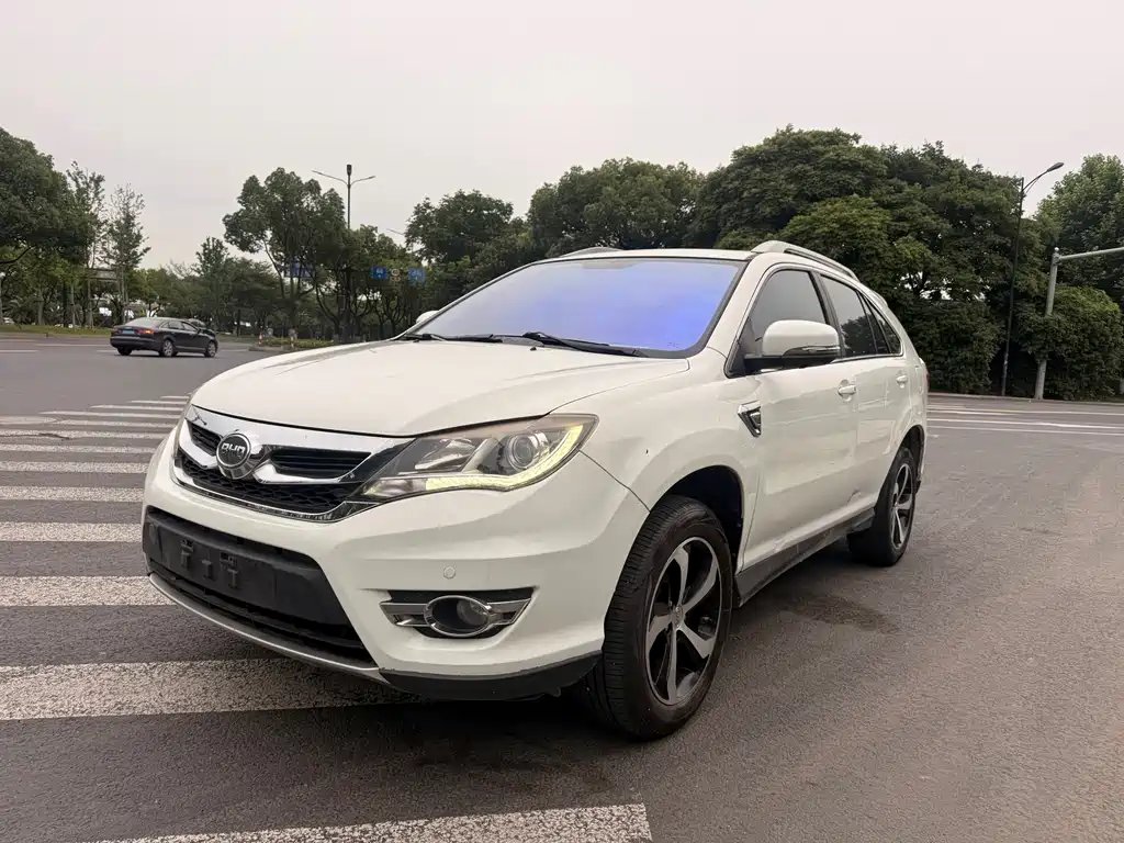BYD S7 2015 — фото 1 из 5