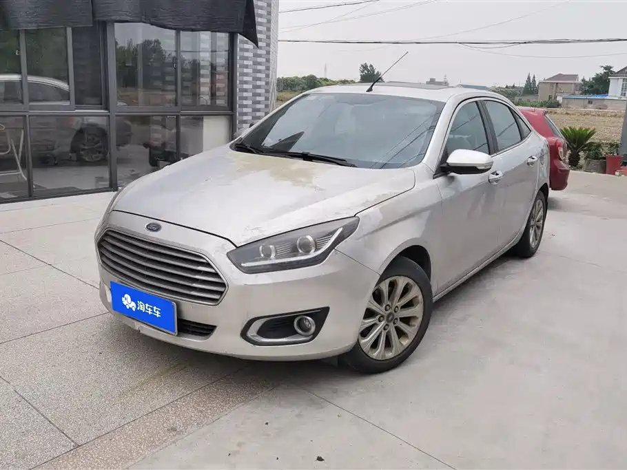 Ford Escort 2015 — фото 1 из 5