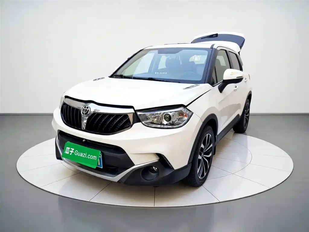 Zhonghua V3 2016 — фото 1 из 5