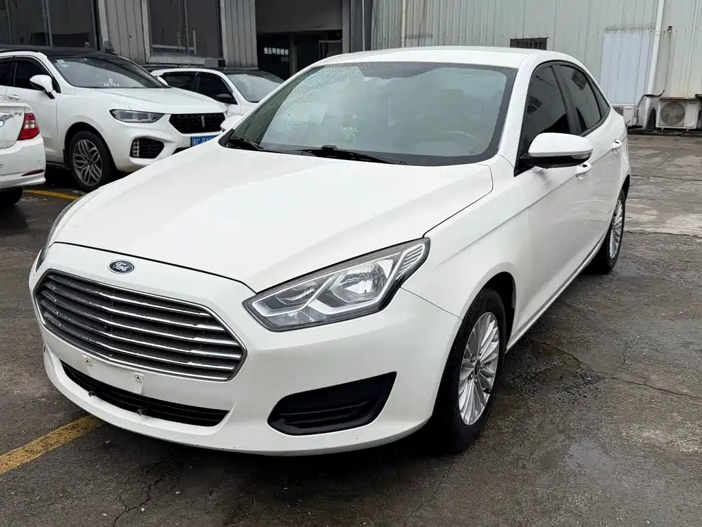 Ford Escort 2017 — фото 1 из 5