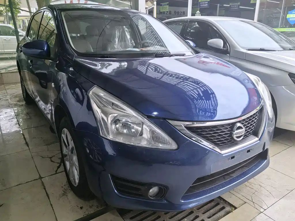 Nissan Tiida 2012 — фото 1 из 5