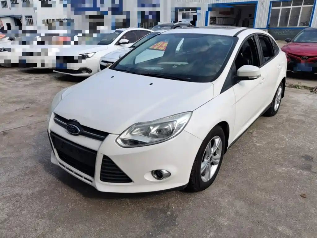 Ford Focus 2015 — фото 1 из 5