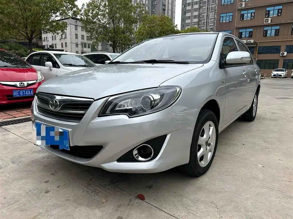 Toyota Corolla 2015 — фото 1 из 5