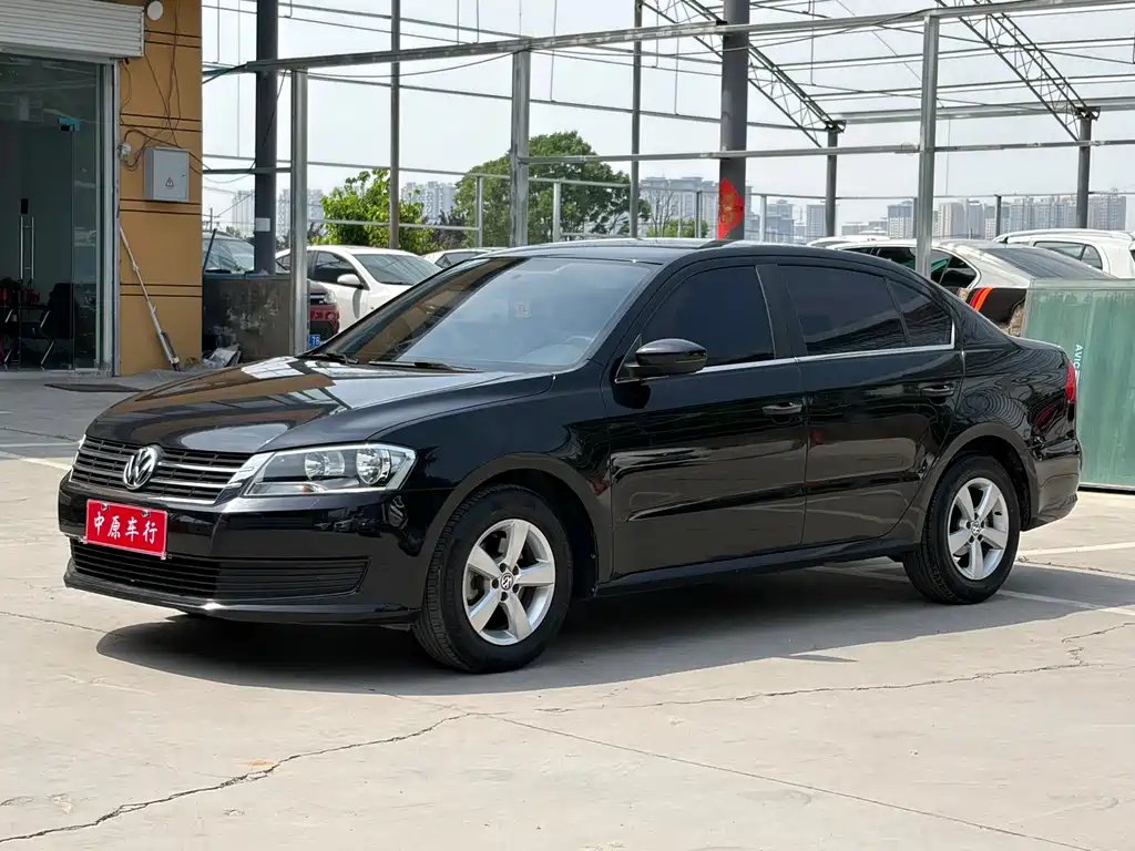 Volkswagen Lavida 2013 — фото 1 из 5