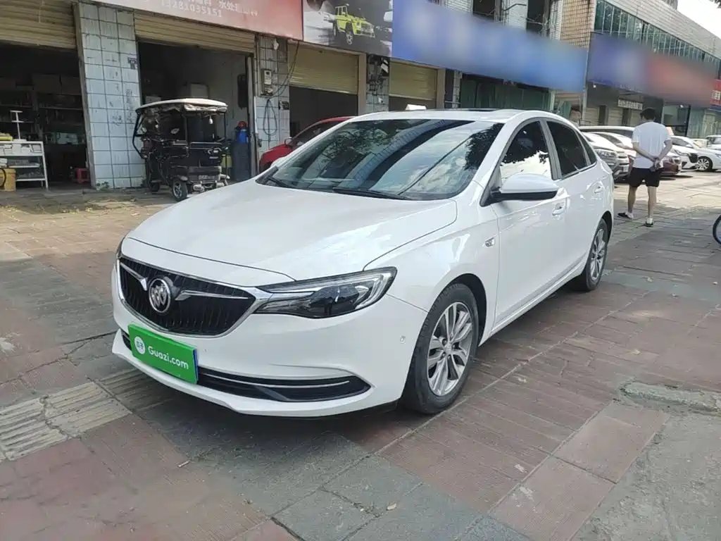 Buick Excelle 2018 — фото 1 из 5