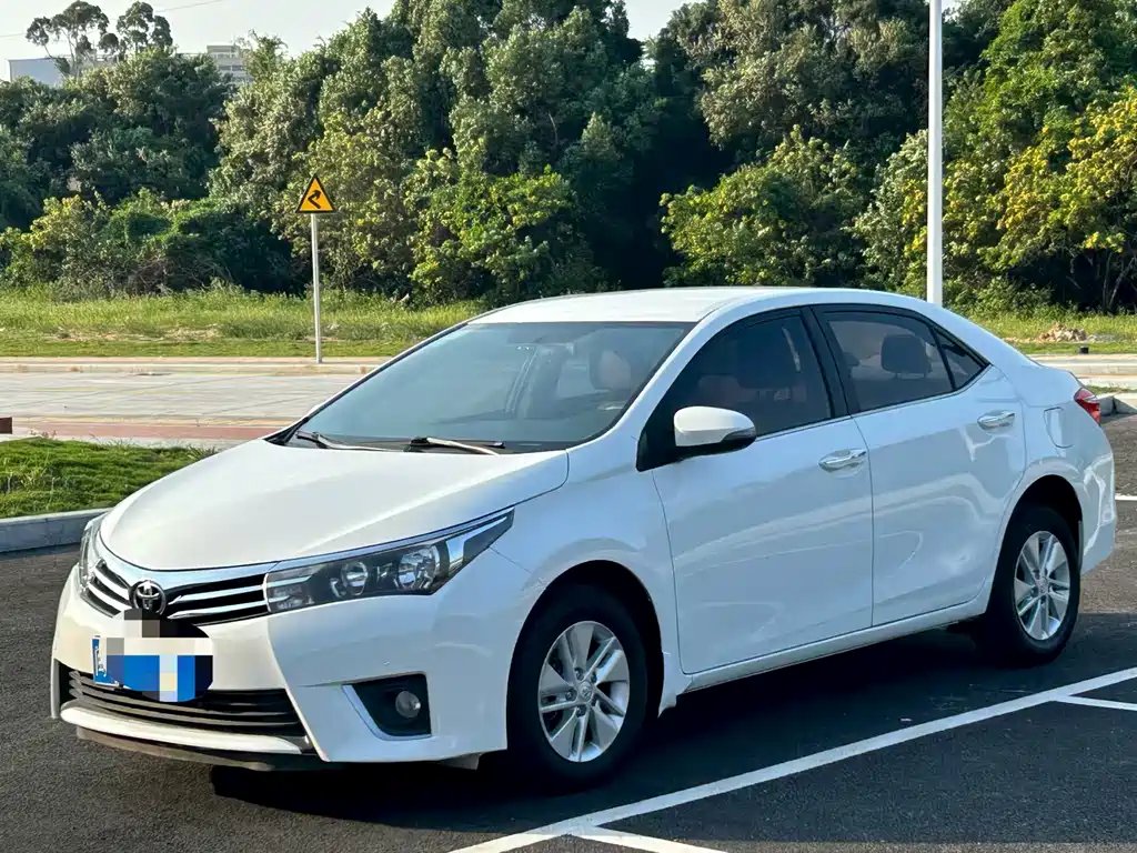 Toyota Corolla 2015 — фото 1 из 5