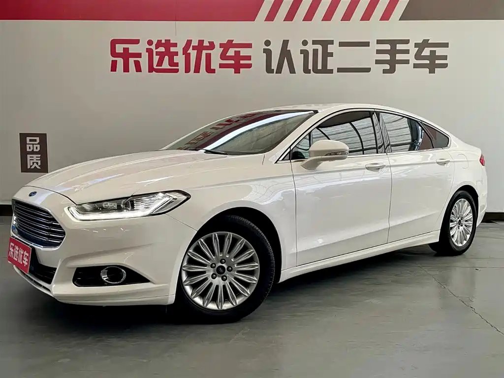 Ford Mondeo 2014 — фото 1 из 5