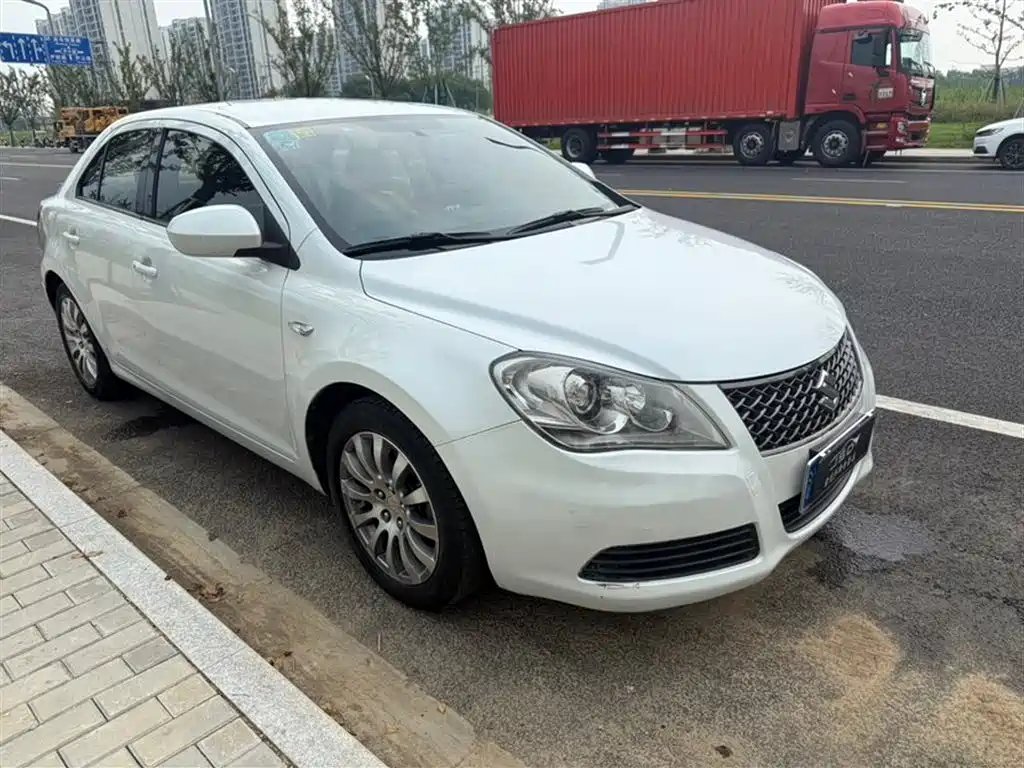 Suzuki Kizashi 2016 — фото 1 из 5