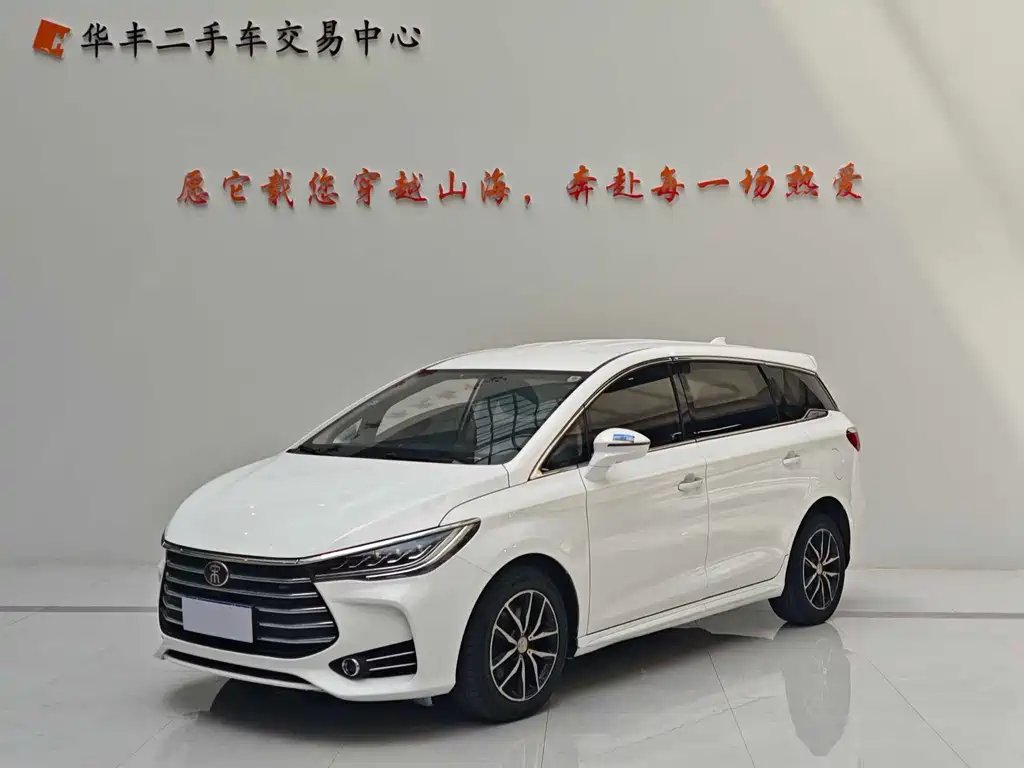 BYD MAX 2018 — фото 1 из 5