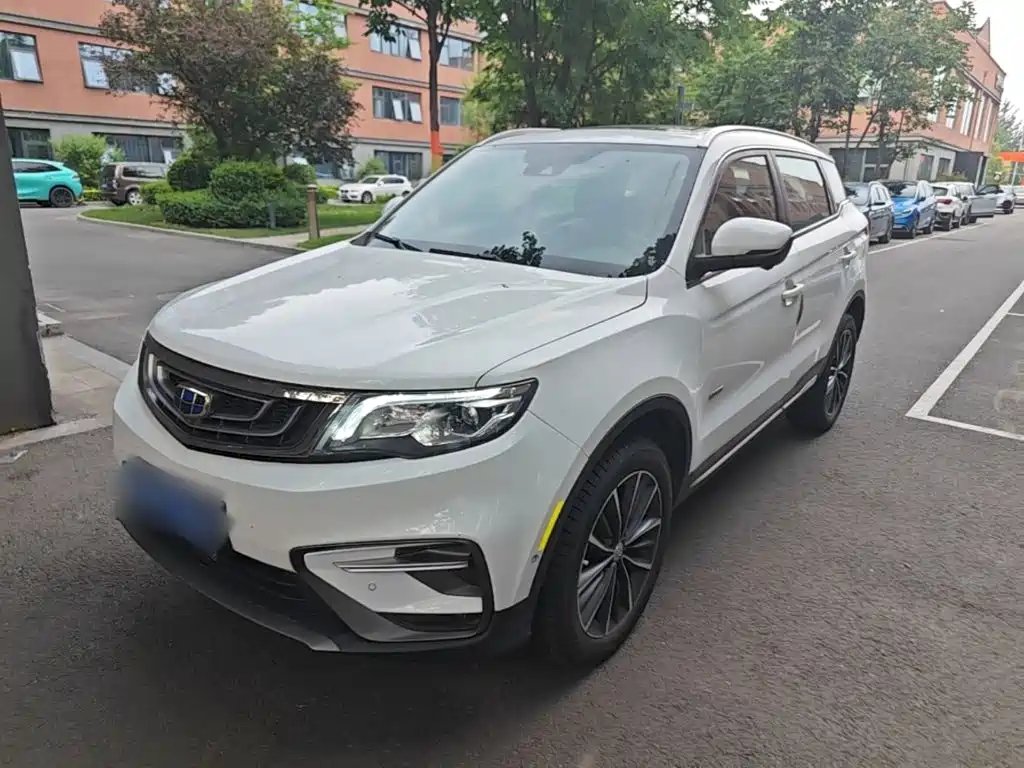 Geely Boyue 2018 — фото 1 из 5