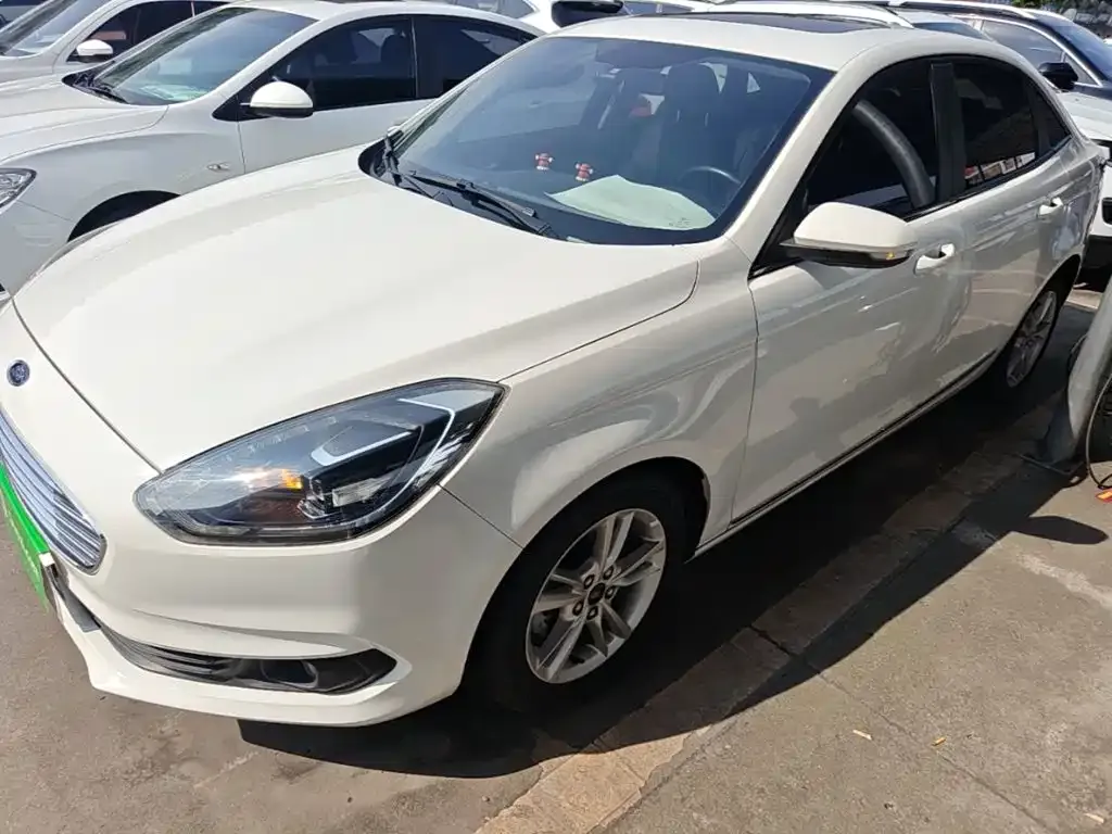 Ford Escort 2019 — фото 1 из 5