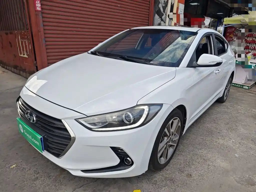 Hyundai Elantra 2017 — фото 1 из 5