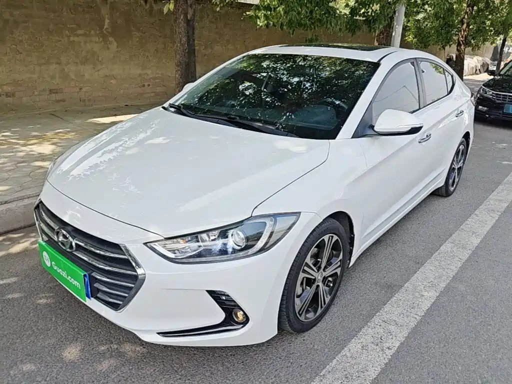 Hyundai Elantra 2018 — фото 1 из 5