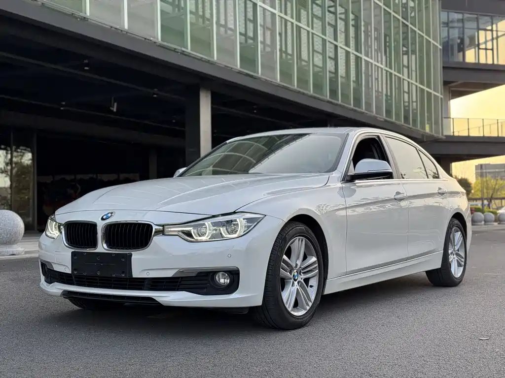 BMW 3 Series 2017 — фото 1 из 5