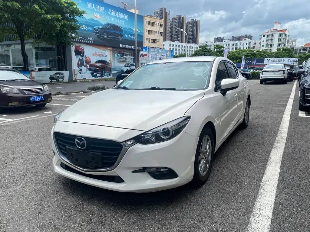 Mazda 3 Axela 2017 — фото 1 из 5
