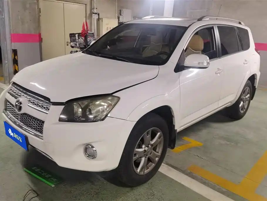 Toyota RAV4 2013 — фото 1 из 5