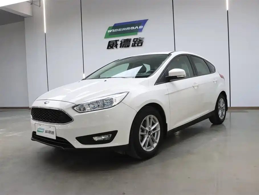 Ford Focus 2019 — фото 1 из 5