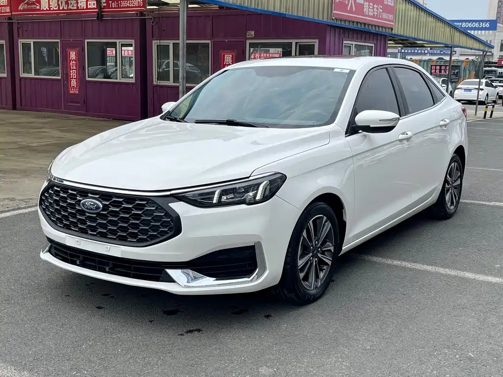 Ford Escort 2021 — фото 1 из 5