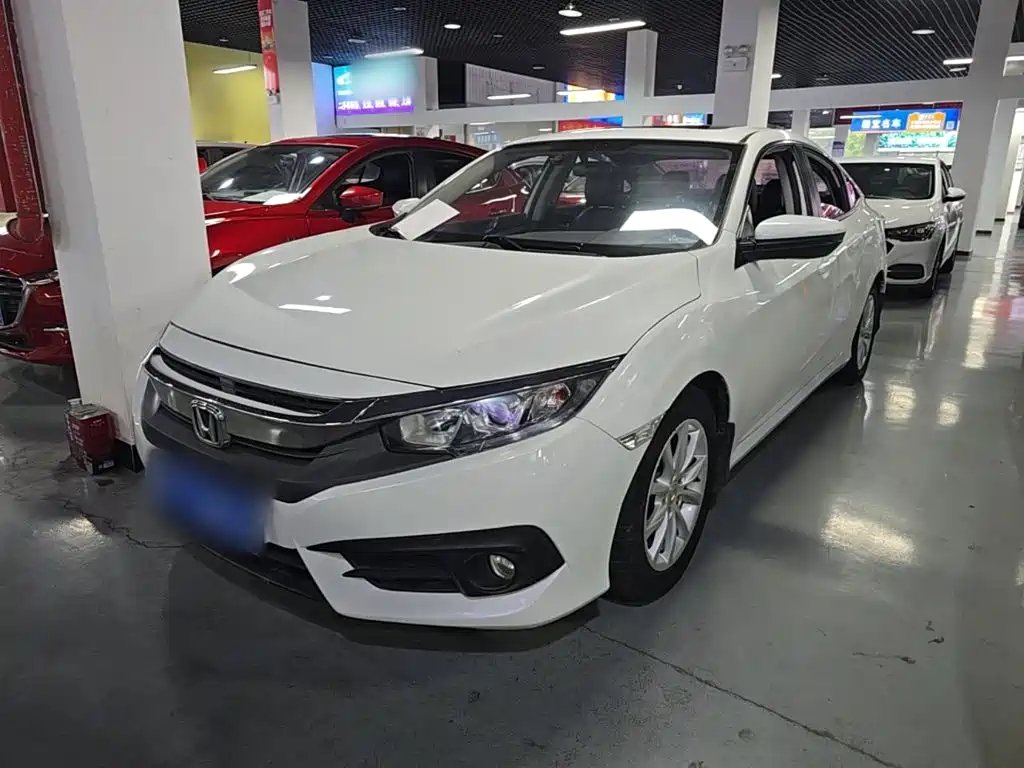 Honda Civic 2018 — фото 1 из 5