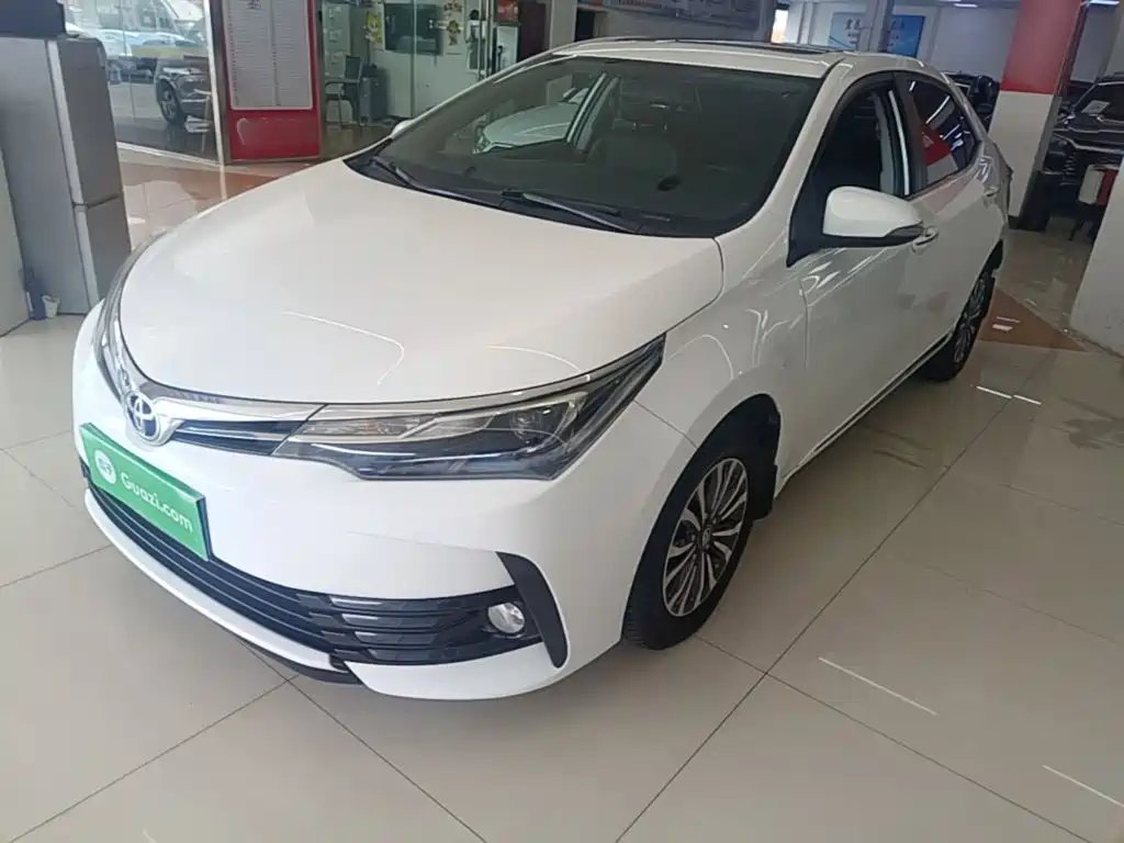 Toyota Corolla 2018 — фото 1 из 5