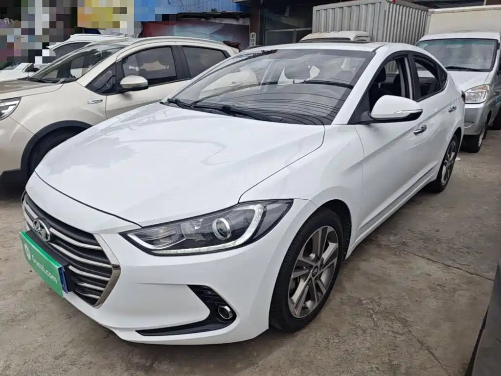Hyundai Elantra 2019 — фото 1 из 5