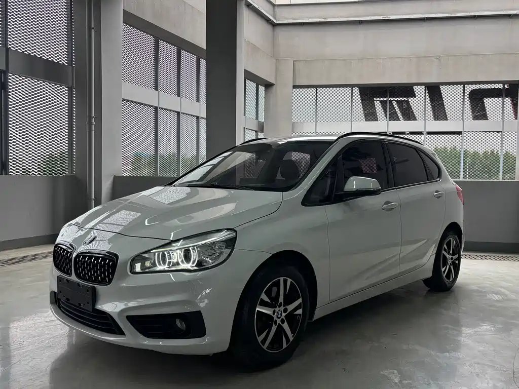 BMW 2 Series Active Tourer 2017 — фото 1 из 5