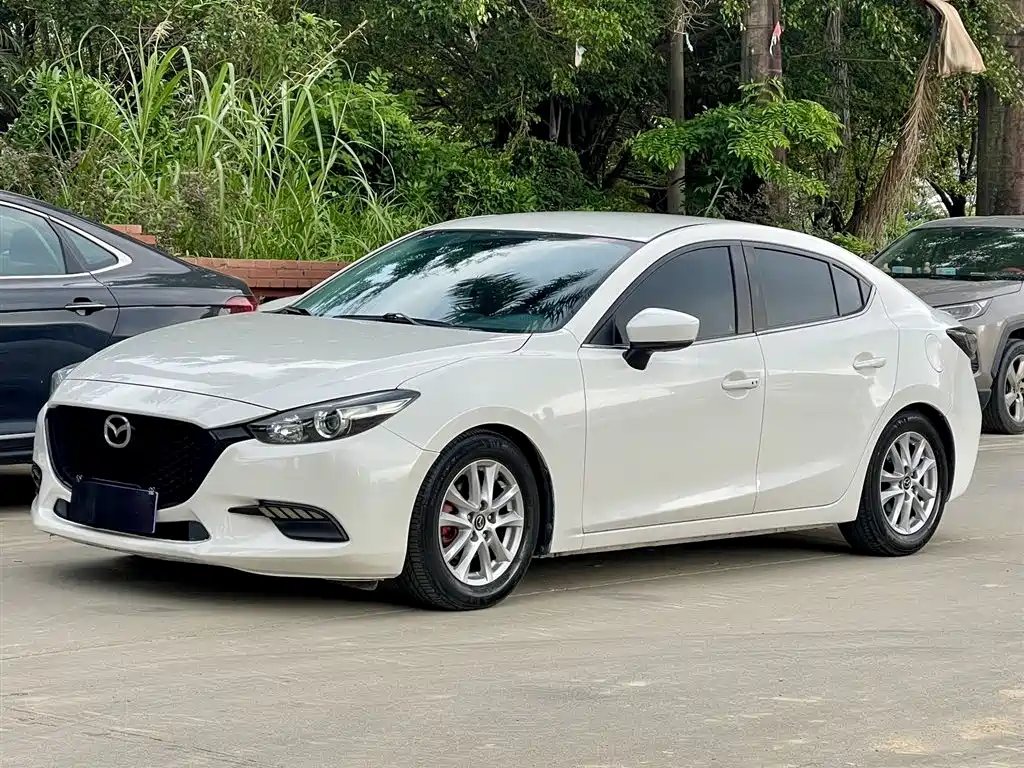 Mazda 3 Axela 2018 — фото 1 из 5