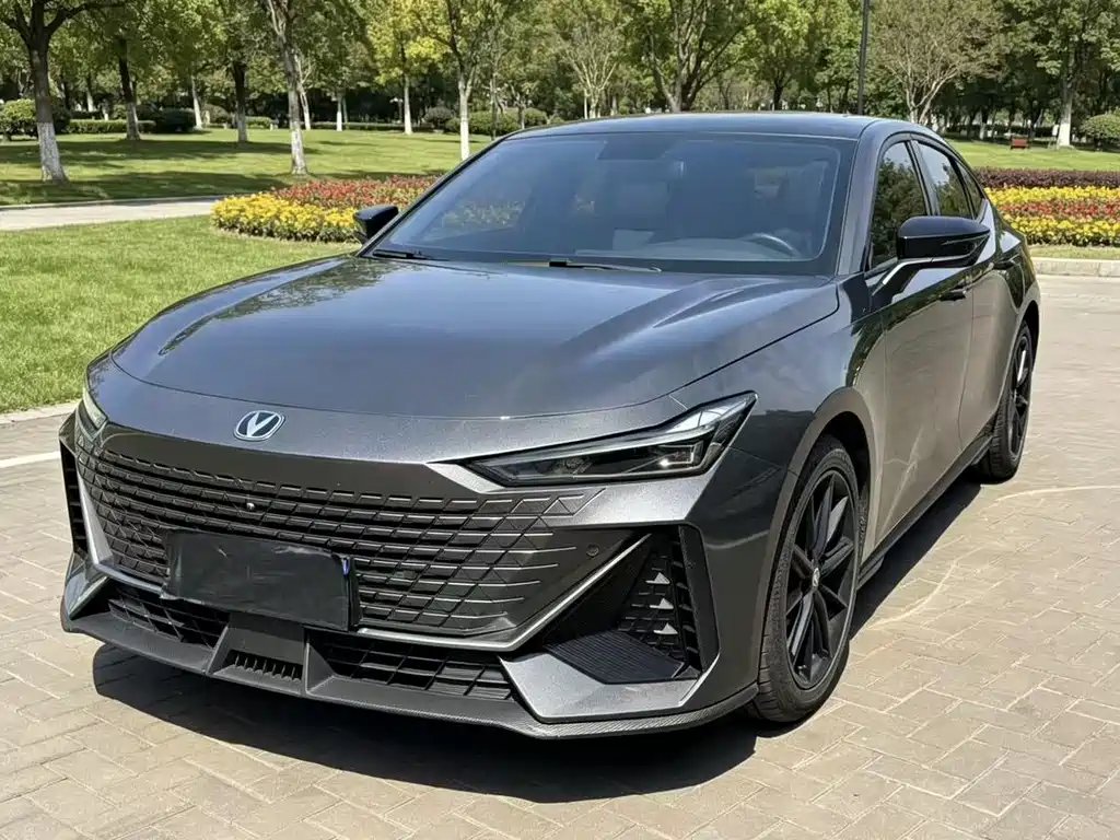 Changan UNI-V 2022 — фото 1 из 5