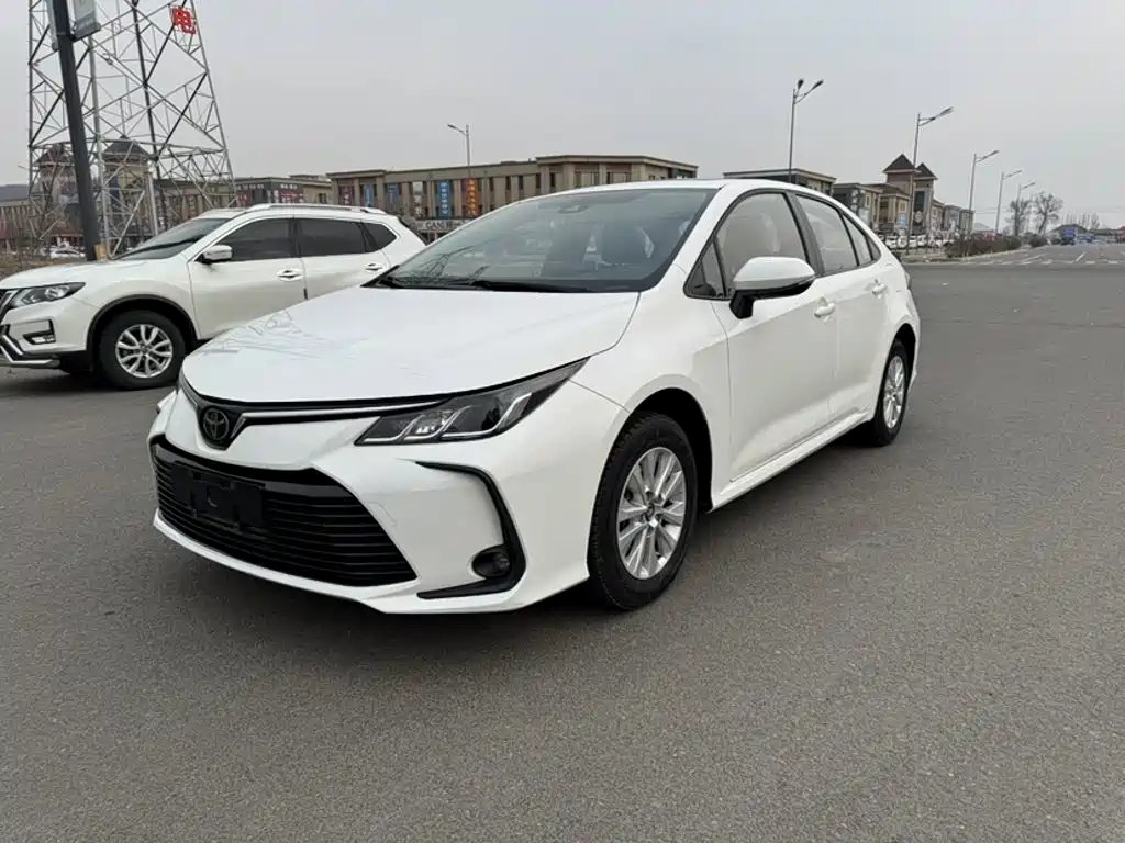 Toyota Corolla 2019 — фото 1 из 5