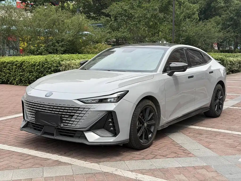Changan UNI-V 2022 — фото 1 из 5