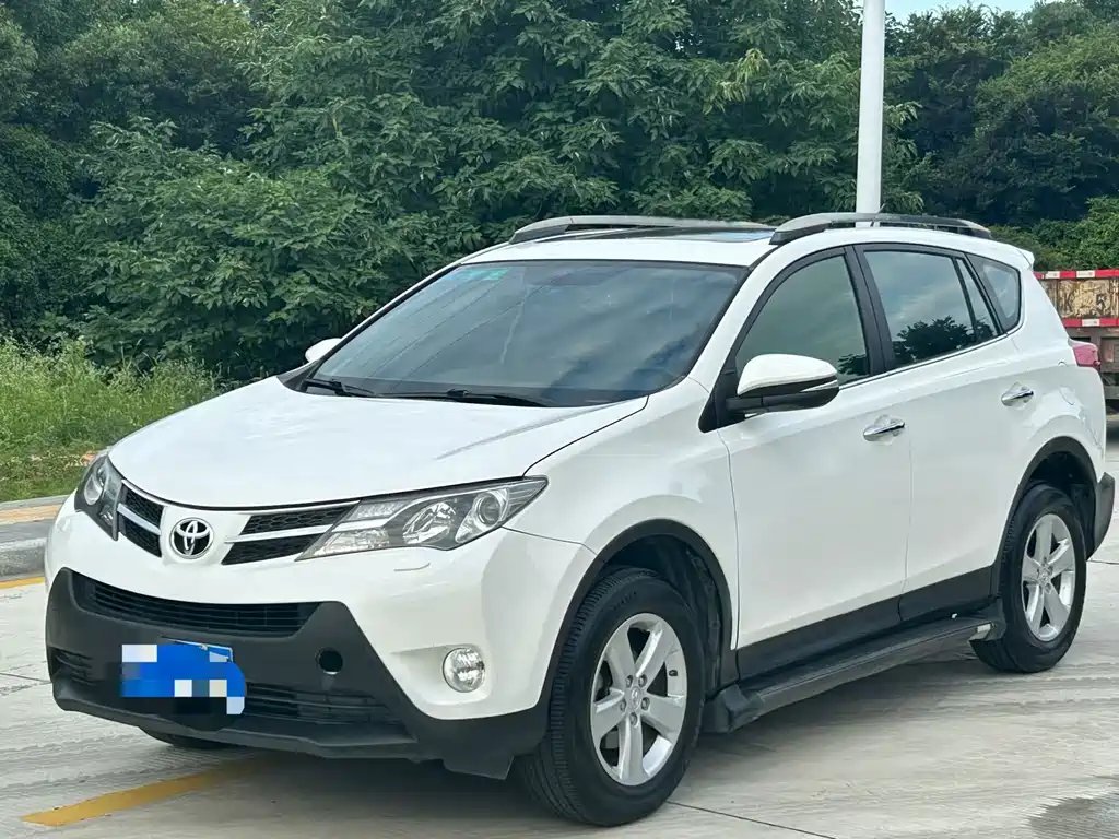 Toyota RAV4 2014 — фото 1 из 5