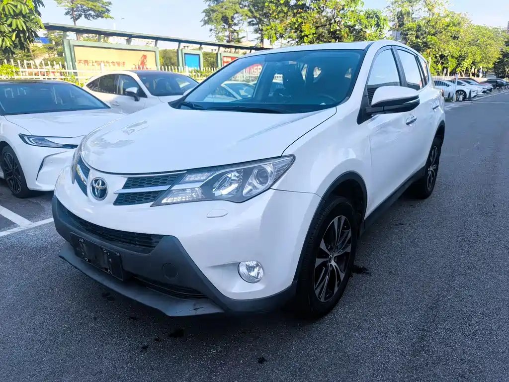 Toyota RAV4 2016 — фото 1 из 5