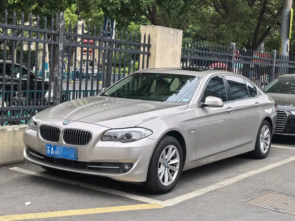 BMW 5 Series 2012 — фото 1 из 5
