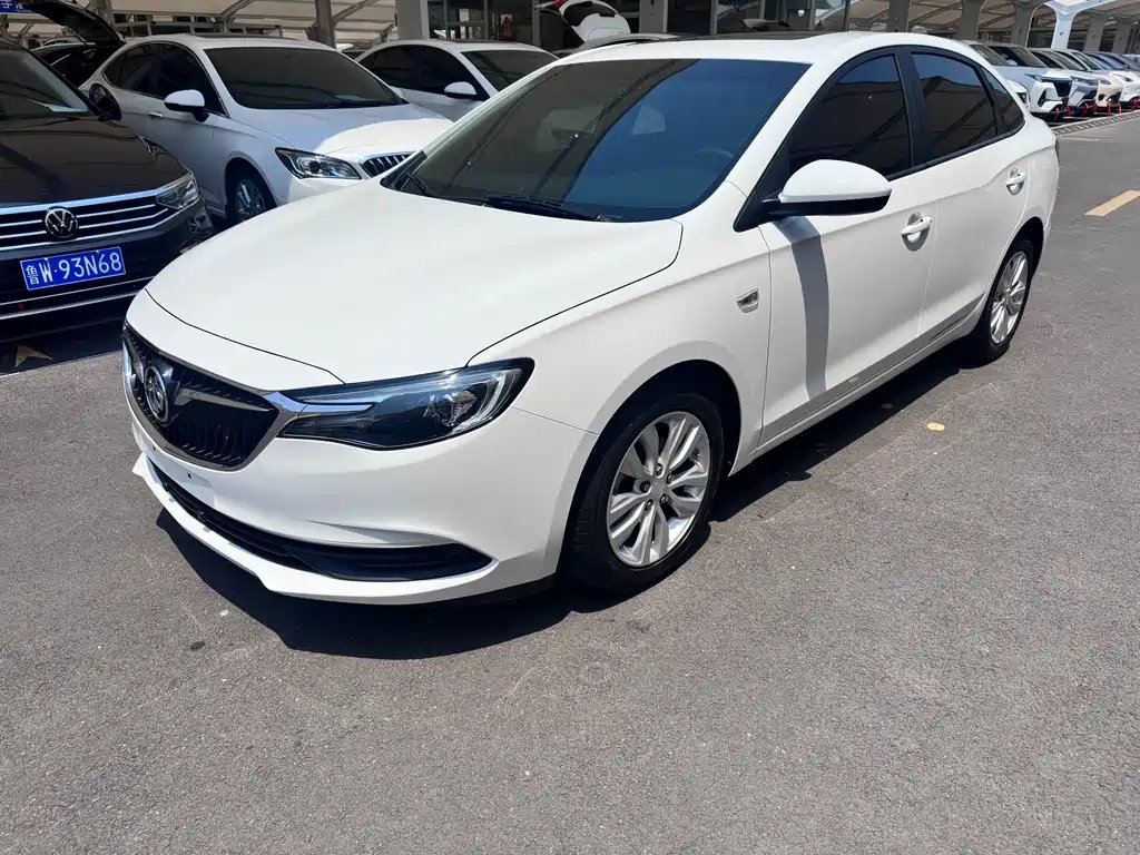 Buick Excelle 2022 — фото 1 из 5
