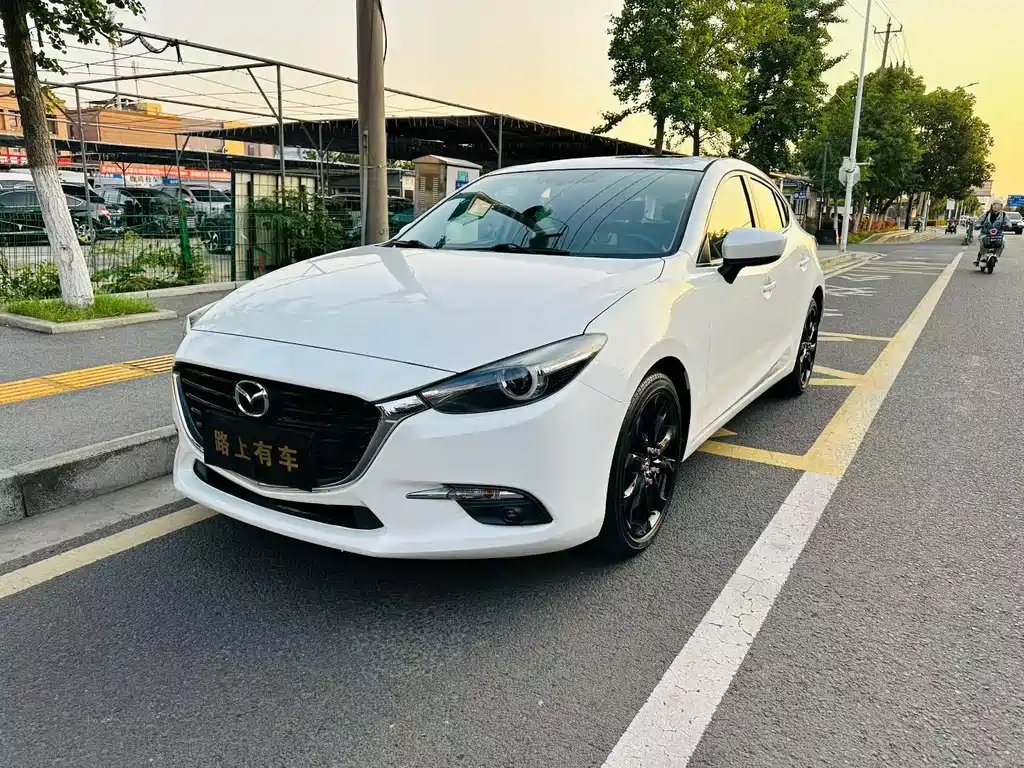 Mazda 3 Axela 2017 — фото 1 из 5