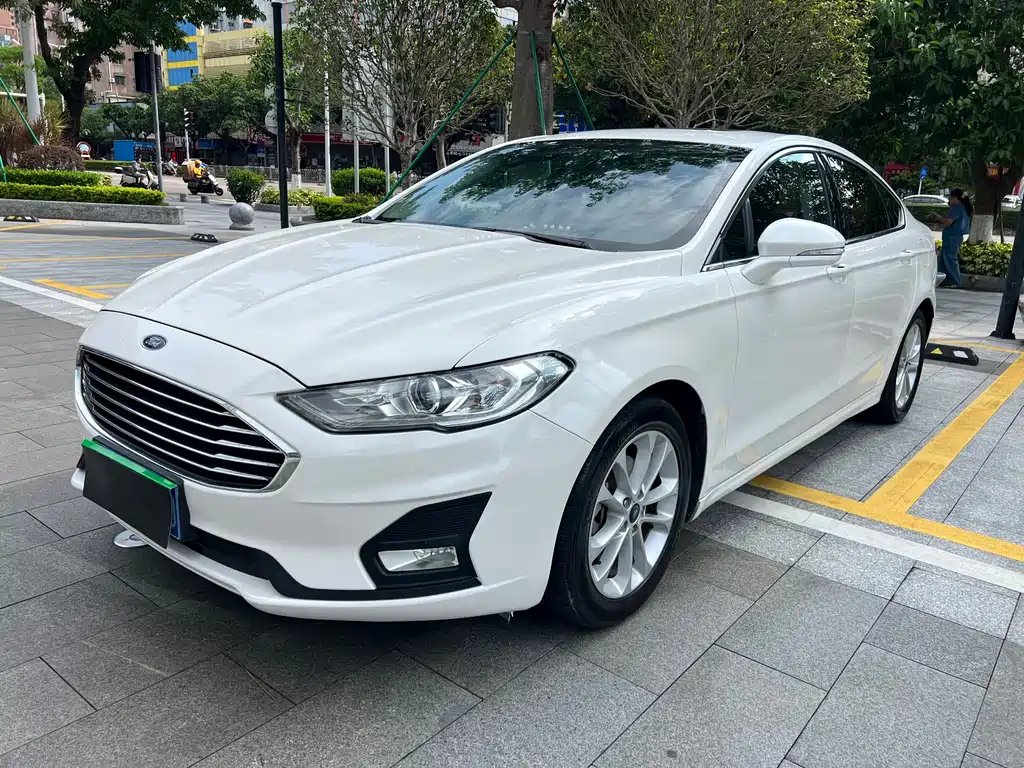 Ford Mondeo 2021 — фото 1 из 5