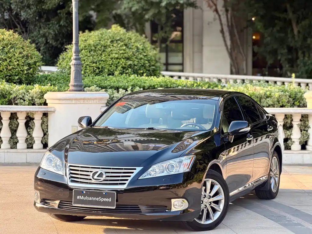 Lexus ES 2010 — фото 1 из 5