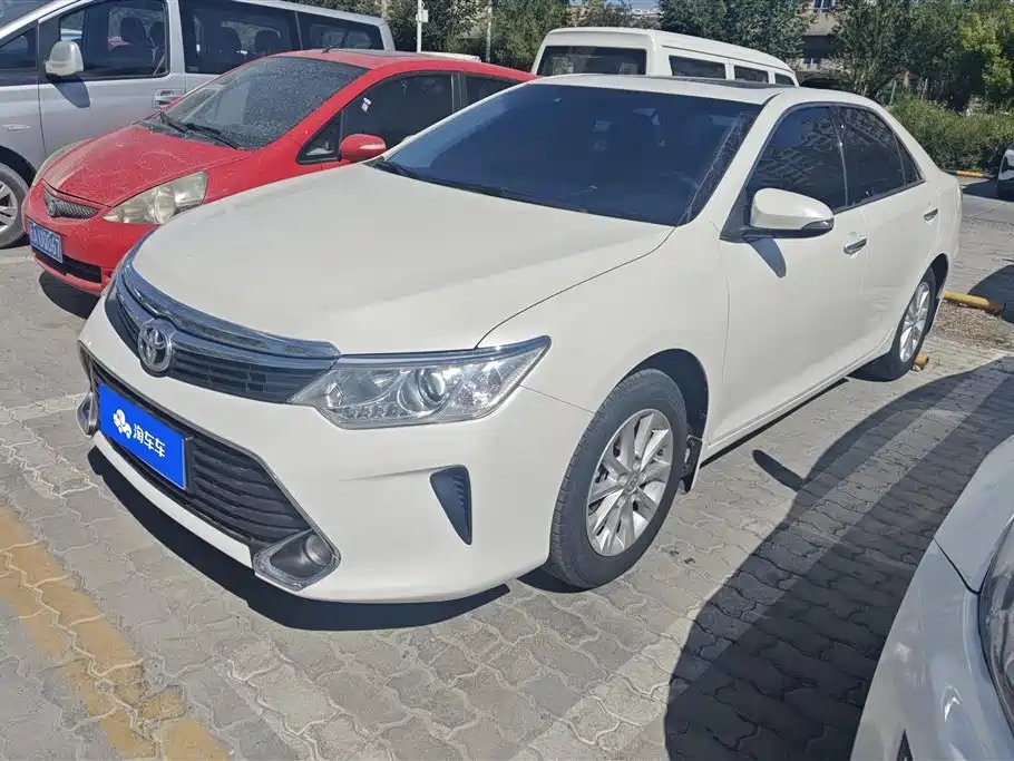 Toyota Camry 2015 — фото 1 из 5