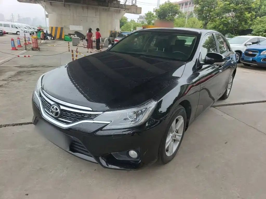 Toyota Reiz 2015 — фото 1 из 5