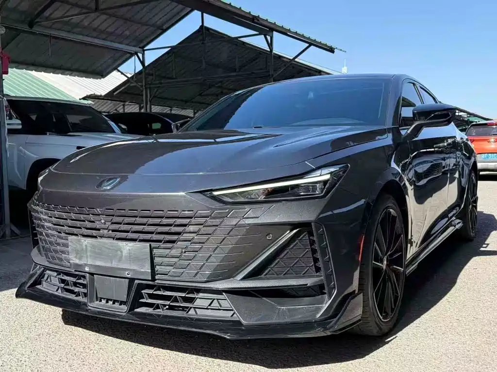 Changan UNI-V 2023 — фото 1 из 5