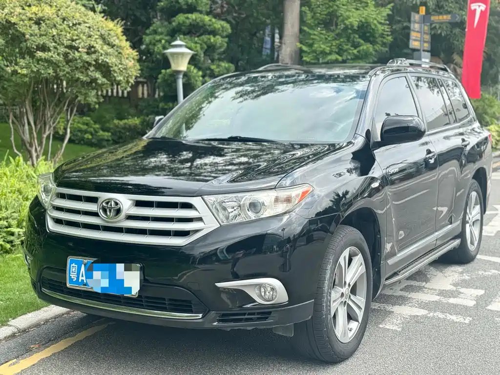 Toyota Highlander 2014 — фото 1 из 5
