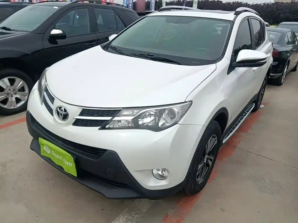 Toyota RAV4 2016 — фото 1 из 5