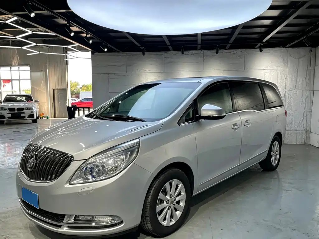 Buick GL8 2016 — фото 1 из 5