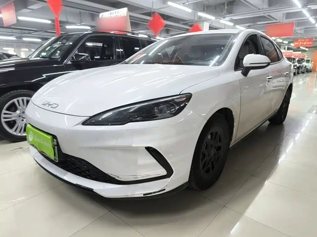 BYD Seal 05 DM-i 2025 — фото 1 из 5