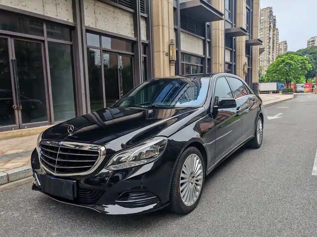 Mercedes-Benz E-Class 2016 — фото 1 из 5