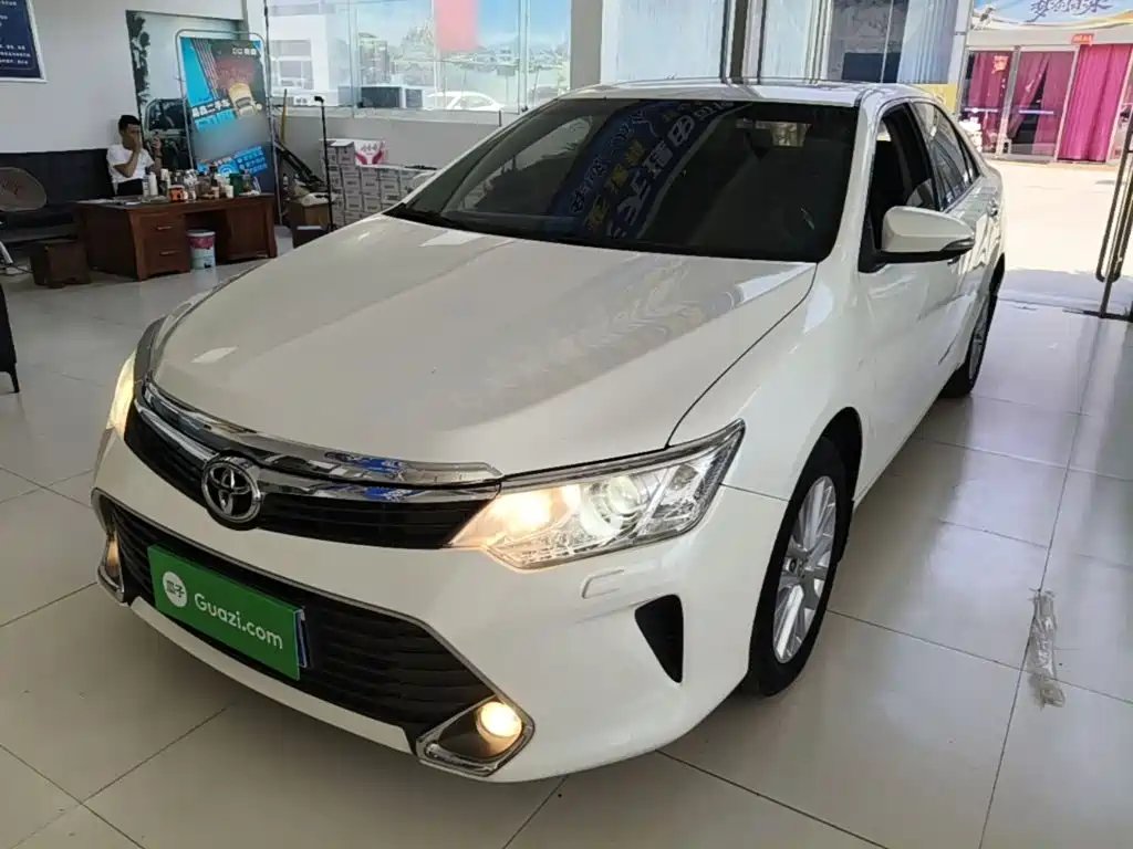 Toyota Camry 2015 — фото 1 из 5