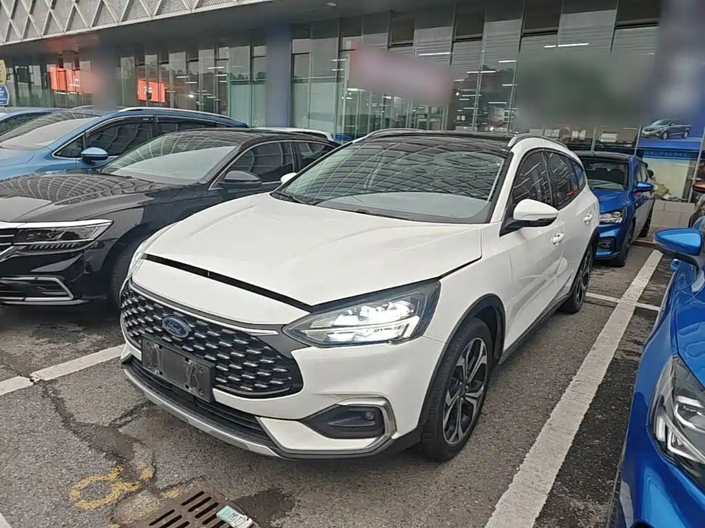 Ford Focus 2021 — фото 1 из 5
