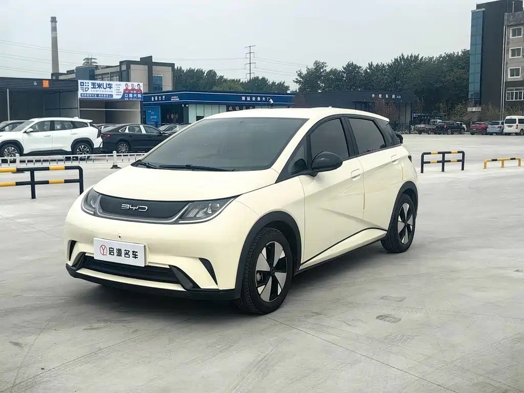 BYD Dolphin 2024 — фото 1 из 5
