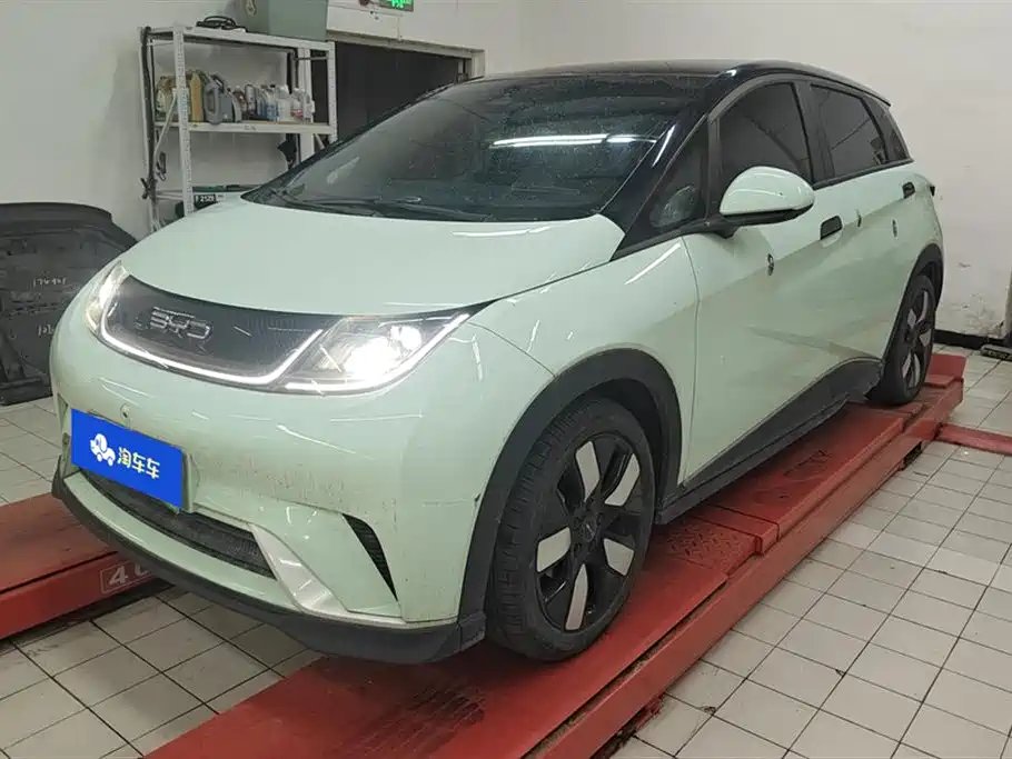 BYD Dolphin 2023 — фото 1 из 5