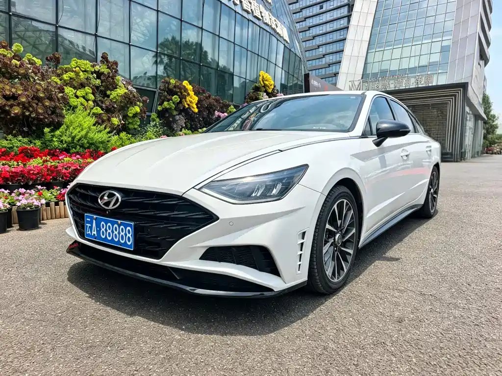 Hyundai Sonata 2021 — фото 1 из 5